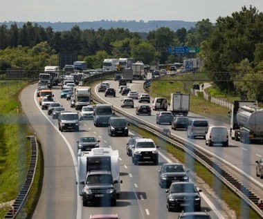 Darmowe autostrady i zniżki na stacjach paliw. Czy wakacje 2023 będą tańsze od poprzednich?