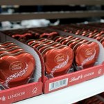 Darmowe czekoladki Lindor w Rossmanie. Walentynkowa promocja ściąga tłumy  