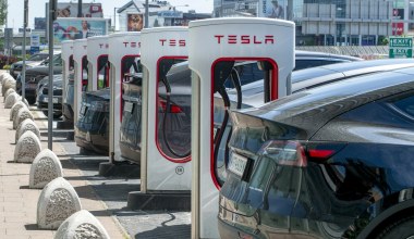 Darmowe ładowanie aut elektrycznych. Tak Tesla pomaga w kryzysie