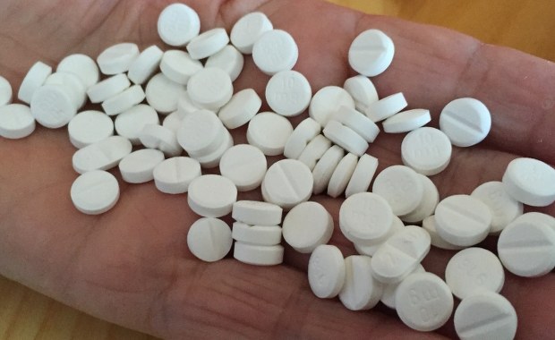 Darmowe leki dla seniora? "Zapłaciłam 130 zł za lek, który miał być darmowy" 