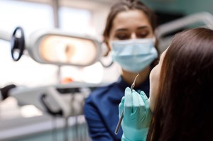 Darmowe zabiegi u dentysty na NFZ. Na liście nawet leczenie kanałowe