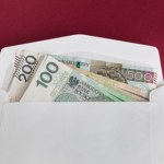 Darowizna w gotówce. Co na to fiskus i czy trzeba płacić podatek?