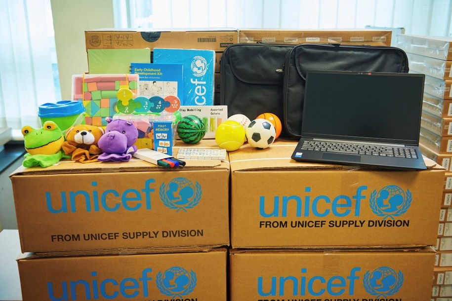Dary od UNICEF dla łódzkich uczniów z Polski i Ukrainy /lodz.pl /Materiały prasowe