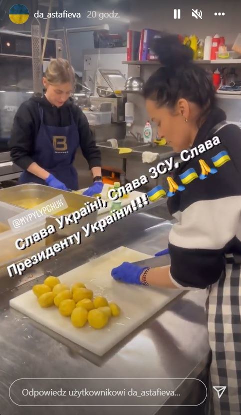 Dasza Astafjewa dołączyła do grona kobiet gotujących dla ukraińskich żołnierzy /Instagram