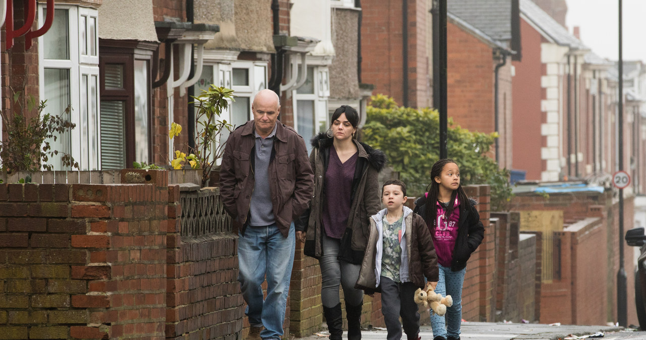 Dave Johns, Hayley Squires, Dylan McKiernan i Briana Shann w scenie z filmu "Ja, Daniel Blake" /materiały dystrybutora