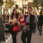 David Arquette z rodziną na spacerze