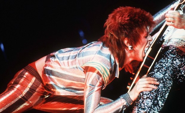 David Bowie uprawiał seks z 13-latkami, z Mickiem Jaggerem i jego żoną Bianką