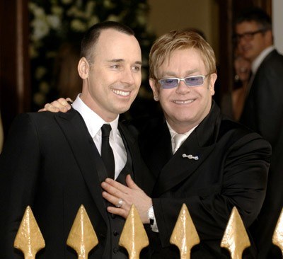 David Furnish i Elton John /arch. AFP