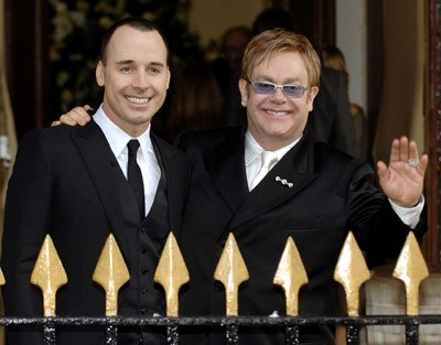 David Furnish i Elton John /arch. AFP