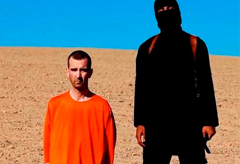 David Haines jest kolejnym zamordowanym zakładnikiem /ISLAMIC STATE VIDEO  /PAP/EPA