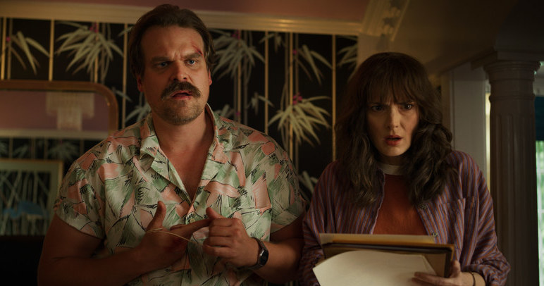 David Harbour i Winona Ryder w "Stranger Things" /Netflix /materiały prasowe