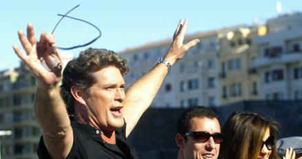 David Hasselhoff pojawi się w filmowej wersji serialu /AFP