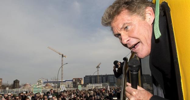 David Hasselhoff wciąż cieszy się wielkim zainteresowaniem wśród fanów /AFP