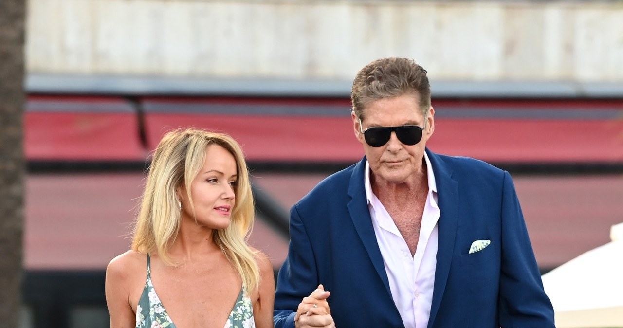 David Hasselhoff z żoną Hayley Roberts /Stephane Cardinale - Corbis/Corbis /Getty Images