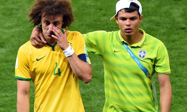 David Luiz i Thiago Silva po przegranym meczu /Andreas Gebert /PAP/EPA