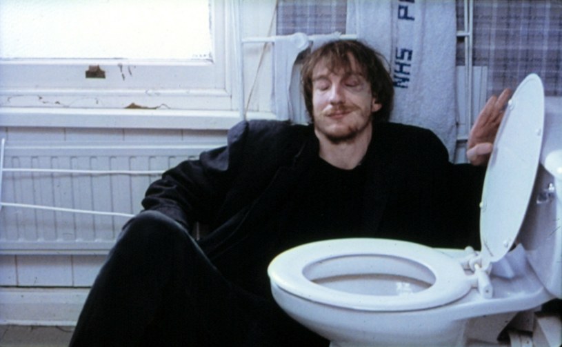 David Thewlis w scenie z filmu "Nadzy" /Fine Line Features/Courtesy Everett Collection /East News