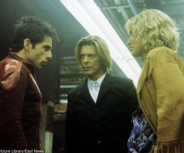 Davida Bowiego mogliśmy również oglądać w króciutkim epizodzie w modowej komedii "Zoolander" (2001) Ben Stillera. Gwiazdor wcielił się w niej w samego siebie. 5 lat później Bowie ponownie zagrał Davida Bowiego, tym razem w gościnnej roli w sitcomie Ricky'ego Gervaisa 'Statyści". 