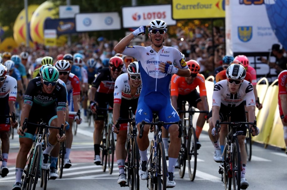 Davide Ballerini (C) z grupy Deceuninck-Quick Step wygrał 5. etap z Zakopane - Kraków / 	Grzegorz Momot    /PAP