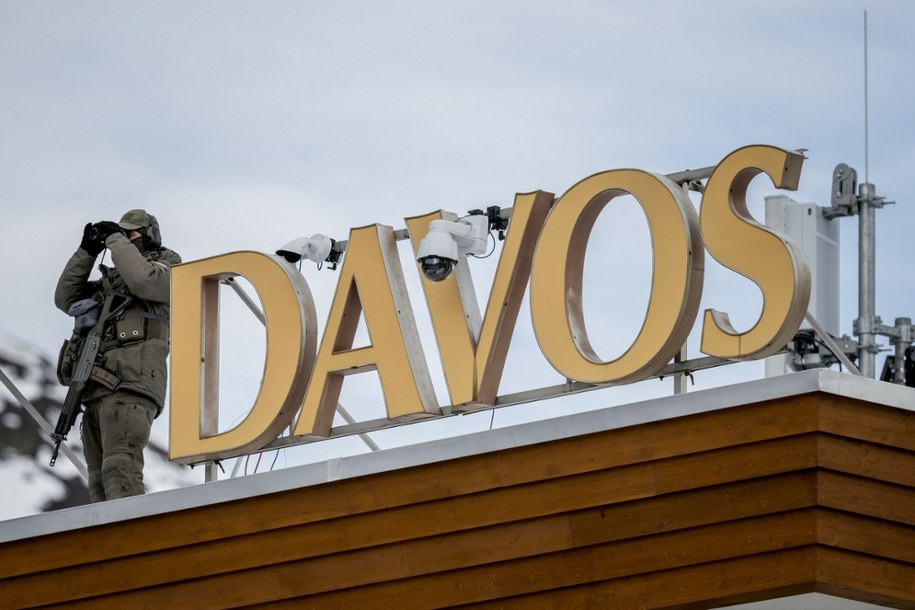 Davos 2026: Międzynarodowe elity w sercu Alp. Bezprecedensowe środki bezpieczeństwa i rekordowa liczba VIP-ów /FABRICE COFFRINI /AFP/EAST NEWS