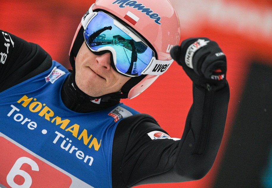 Dawid Kubacki  drugi na półmetku w Innsbrucku /CHRISTIAN BRUNA /PAP/EPA