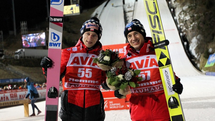 Dawid Kubacki i Kamil Stoch /ANDREA SOLERO /PAP/EPA