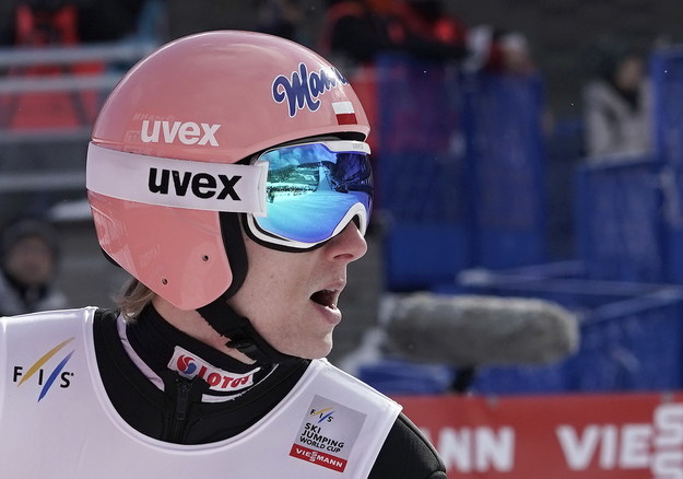 Dawid Kubacki, który był trzeci i szósty w zawodach Pucharu Świata w Sapporo, zajmuje trzecią lokatę na liście płac Międzynarodowej Federacji Narciarskiej /KIMIMASA MAYAMA /PAP/EPA
