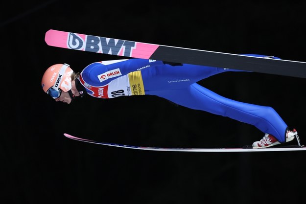 Dawid Kubacki podczas konkursu PŚ w skokach narciarskich w Szczyrku /Grzegorz Momot /PAP