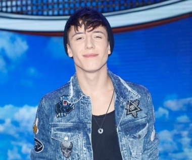 Dawid Kwiatkowski podkreśla, że udział w programie oraz wysokie nagrody mają pomóc dzieciom rozwijać ich zdolności i spełniać marzenia. Każdy finalista talent show otrzyma stypendium w wysokości 5 tys. zł, nagrody główne natomiast to 100 tys. zł za miejsce pierwsze, 50 tys. za drugie i 30 tys. za trzecie.

- Myślę, że żadna krzywda się tutaj nikomu nie dzieje. Zwłaszcza że na precastingach było widać, że dzieci same chcą, to nie jest tak, że rodzice ich do tego namawiają. Oczywiście mama siedzi z boku i pilnuje synka, ale dzieciaki są "zajarane", tu kamera, tutaj flesze, też taki byłem kiedyś - mówi wokalista w rozmowie z agencją Newseria Lifestyle.


 