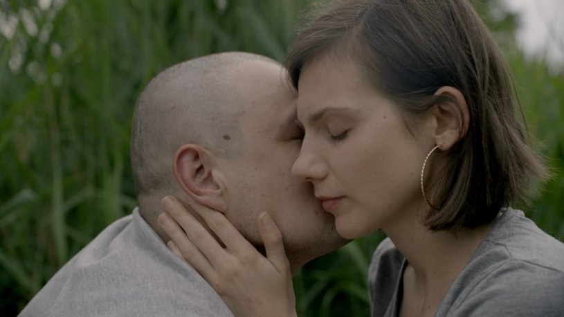 Dawid Ogrodnik i Małgorzata Gorol w scenie z filmu "Jedna dusza" /materiały prasowe