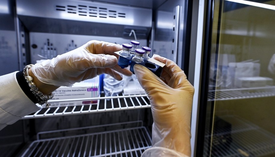 Dawki Pfizera /RICCARDO ANTIMIANI /PAP/EPA