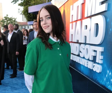 Dawno niewidziana Billie Eilish pokazała się po metamorfozie! Po czarnych włosach nie ma już śladu. "Naturalna piękność"