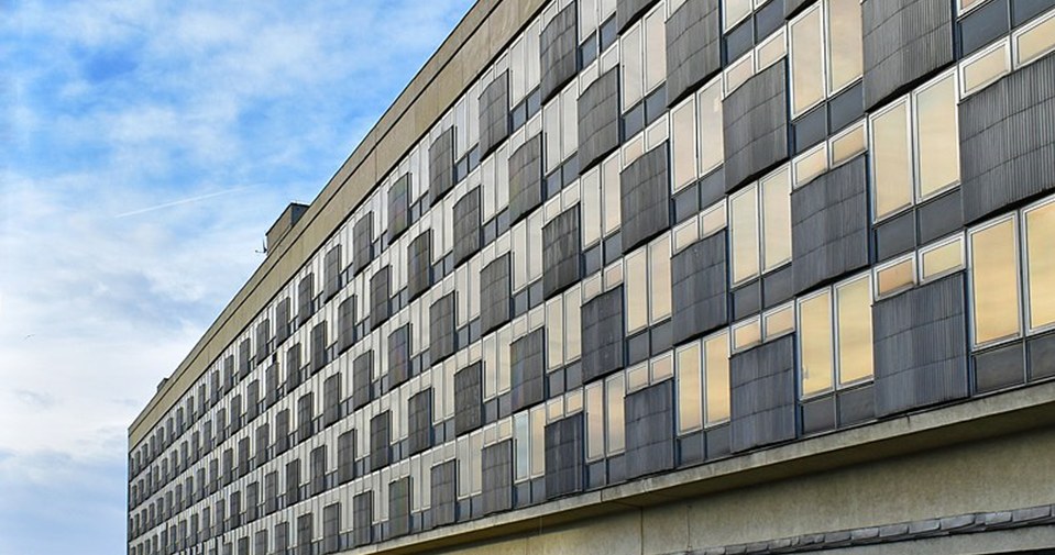 Dawny hotel "Cracovia" to przykład powojennego modernizmu /Zygmunt Put/CC BY-SA 4.0 /Wikimedia