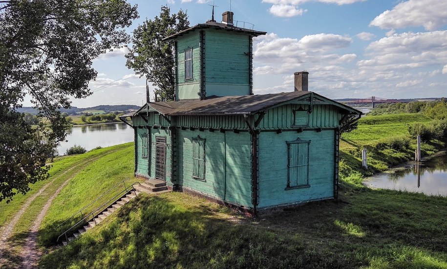 Dawny wodowskaz nad Wisłą w Korzeniewie /Shutterstock