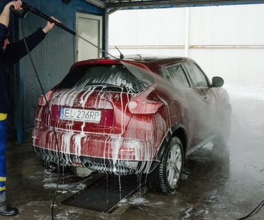 Dbając o auto możesz mu zaszkodzić. Na to uważaj podczas mycia