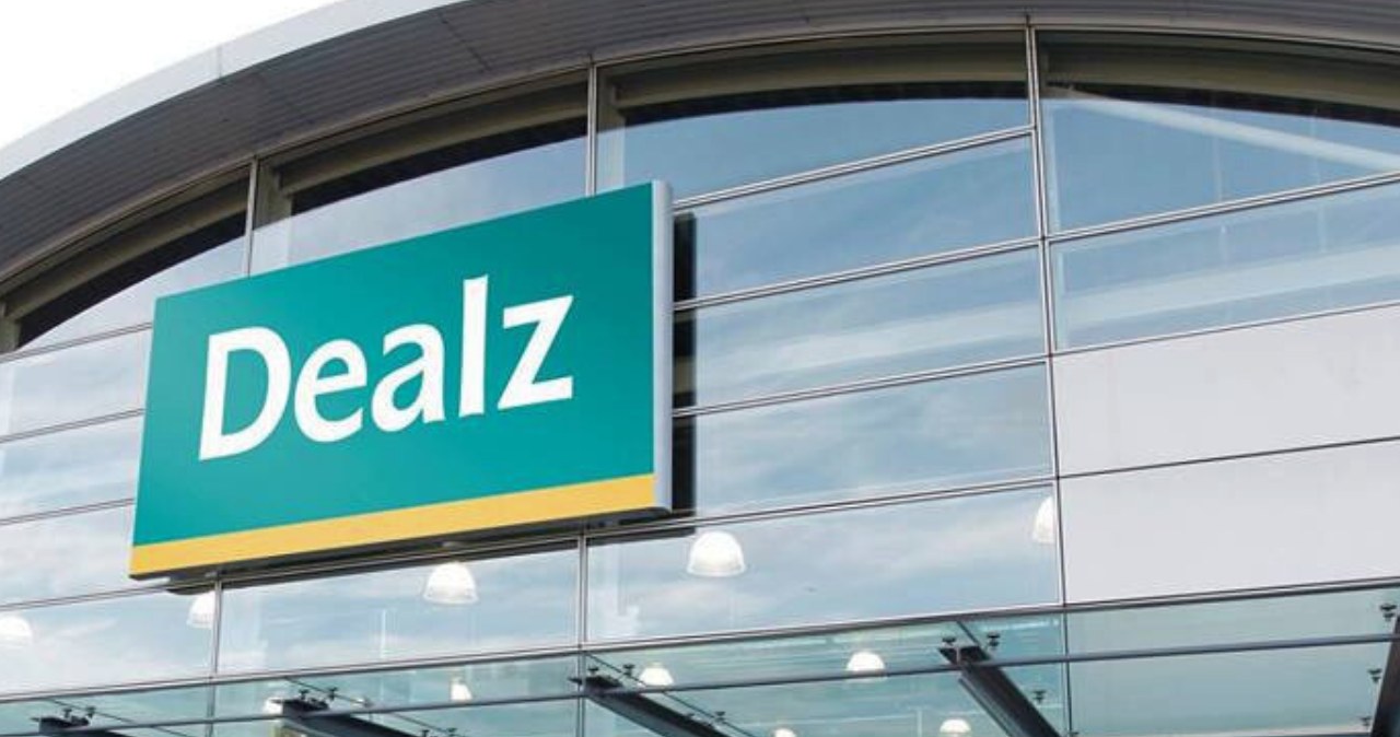 Dealz już wie, co będzie wyprzedane w niedzielę! Zobacz, co kupisz za grosze /Canva Pro /INTERIA.PL