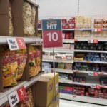 Dealz robi zamieszanie - tak tanich walizek nie było od lat i klienci ruszyli do sklepów