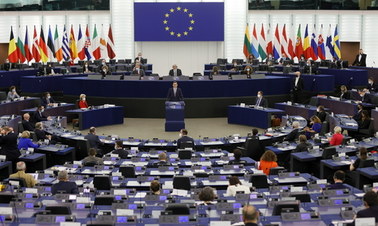 Debata w PE. "Trybunał Konstytucyjny przykłada siekierę do korzeni jedności UE" [ZAPIS RELACJI]