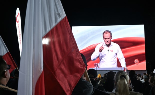 Debata wyborcza w TVP: Tusk zatrzymany przez gong. "Kaczyński stchórzył"