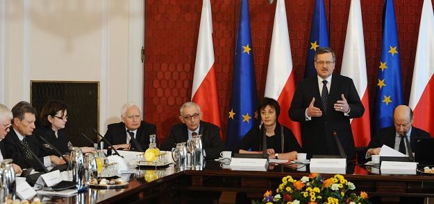 Debatę prowadzili prezydencka minister Irena Wóycicka i doradca prezydenta prof. Jerzy Osiatyński /PAP