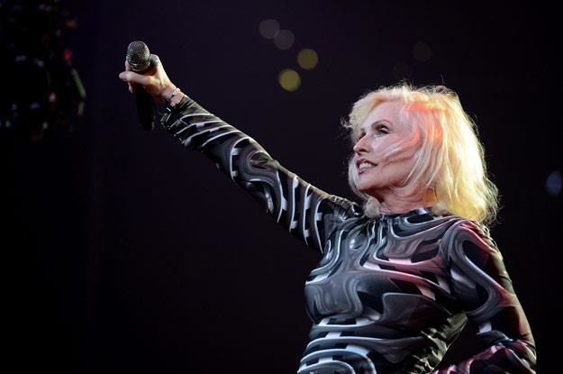 Debbie Harry wciąż tryska energią na scenie (fot.  Theo Wargo) /Getty Images/Flash Press Media