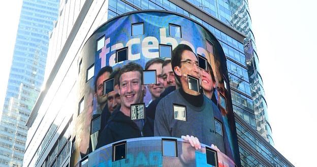 Debiut Facebooka - firmy Marka Zuckerberga - nie był udany /AFP