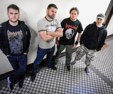 Debiutancki album Straight Hate