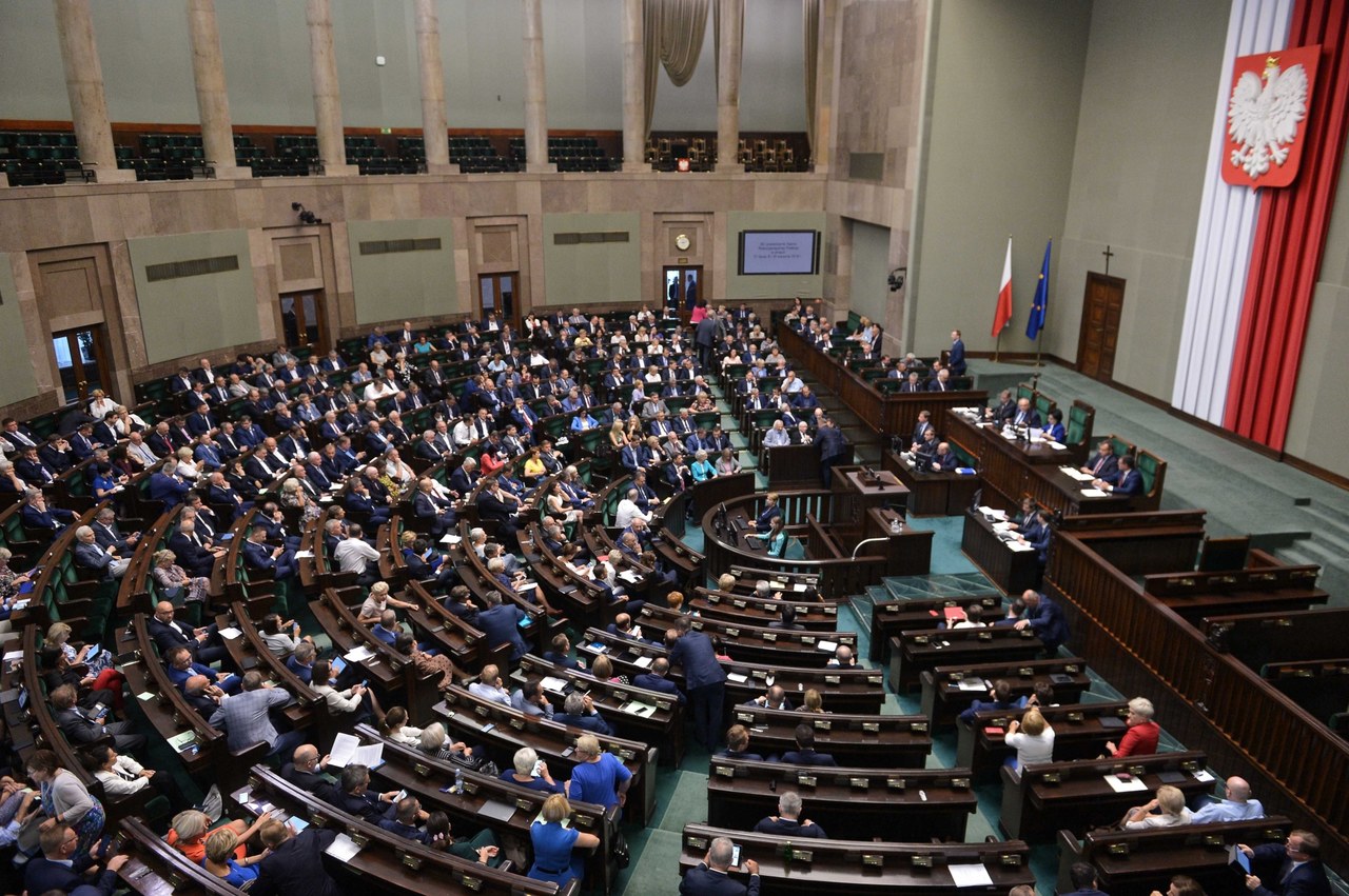 Decyzja bez precedensu: Ostatnie przed wyborami posiedzenie Sejmu - przerwane