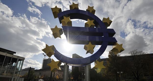 Decyzja EBC stawia świat finansów na głowie /AFP