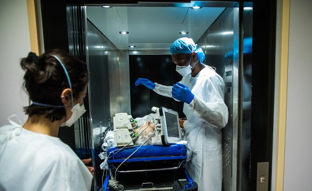 Decyzja EMA ws. preparatu AstryZeneki. Cała dorosła populacja Gibraltaru zaszczepiona przeciw Covid-19 [RAPORT DNIA]