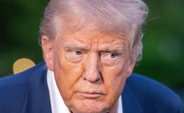 Decyzja Trumpa rozzłościła Europę. "Szkodliwa i godna ubolewania"