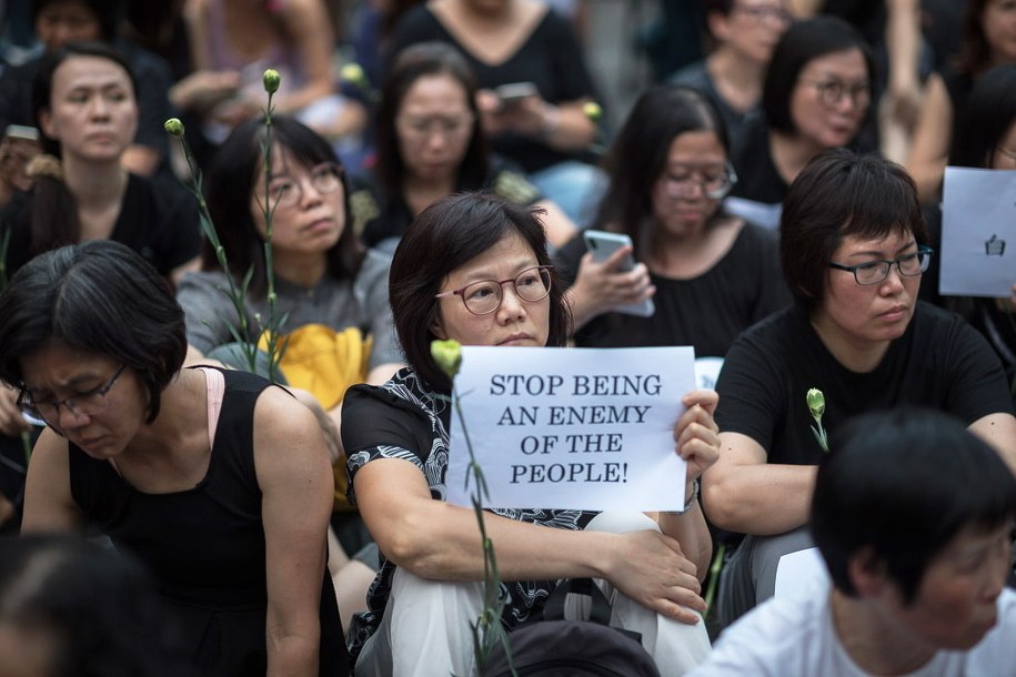 Decyzja została podjęta po niedzielnym marszu, określanym jako największa manifestacja polityczna w Hongkongu od przyłączenia go do Chin w 1997 roku /JEROME FAVRE /PAP/EPA