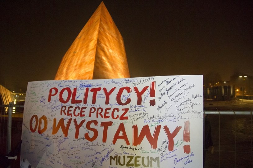 Decyzje polityków PiS w sprawie muzeum wywołały wiele protestów /Wojciech Stozyk/Reporter /East News