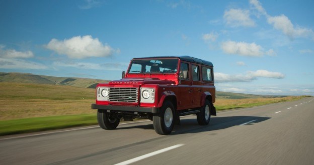 Defender dostępny będzie z nowym turbodieslem. /Land Rover