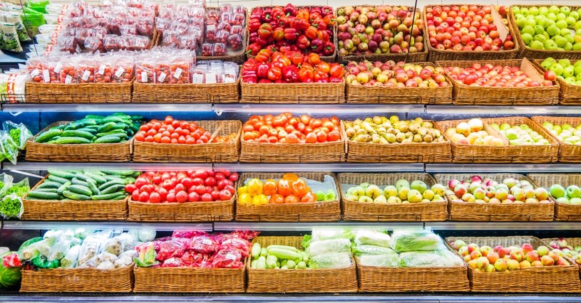 Deficyt opadów może podbić ceny owoców i warzyw o kilkanaście procent /123RF/PICSEL